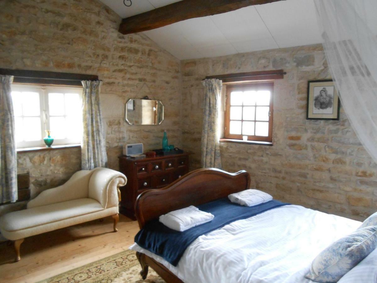 Chat Noir Gite Et Chambre D'Hotes Genouille  Exterior photo