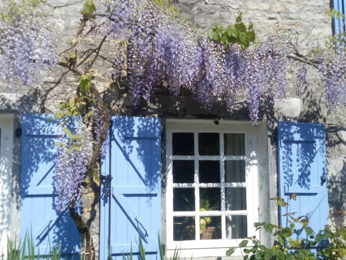 Chat Noir Gite Et Chambre D'Hotes Bed & Breakfast Genouille  Exterior photo