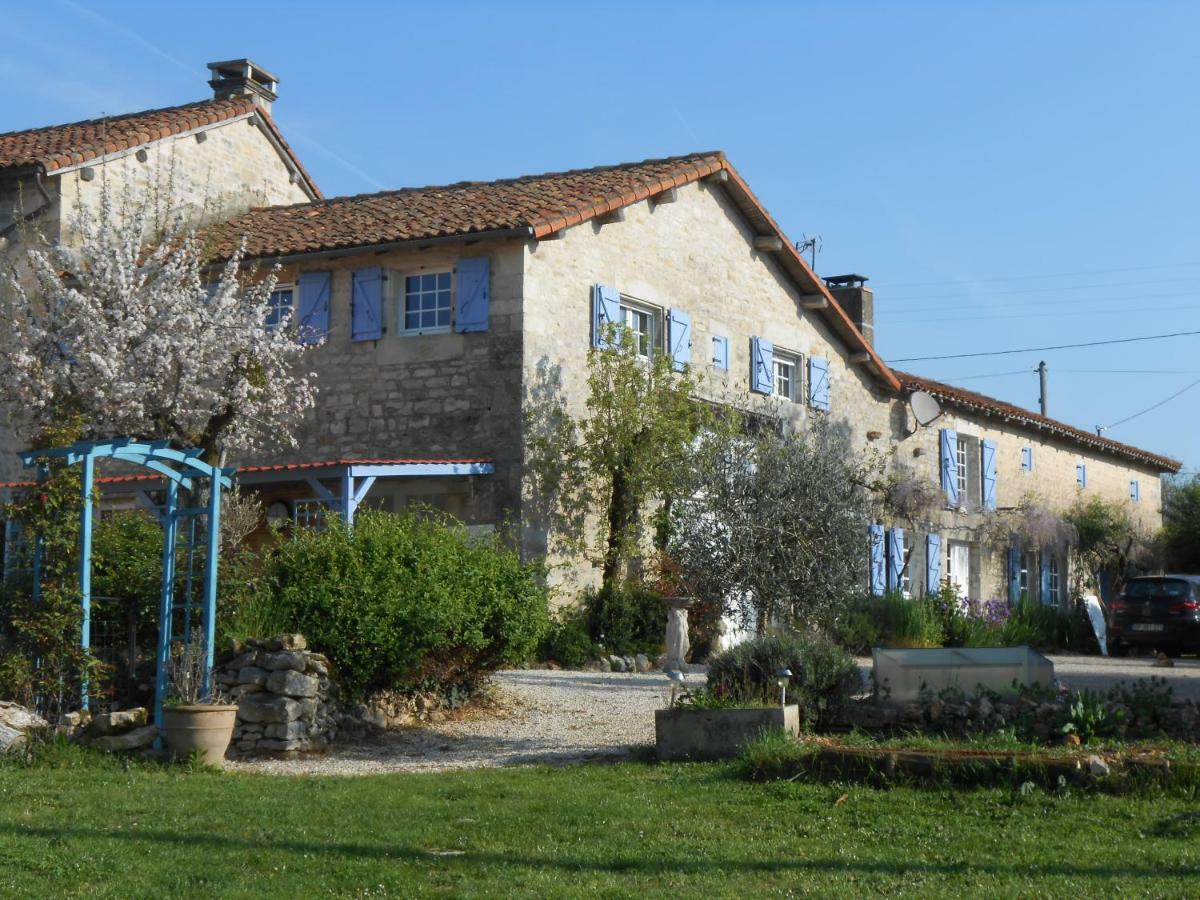 Chat Noir Gite Et Chambre D'Hotes Bed & Breakfast Genouille  Exterior photo